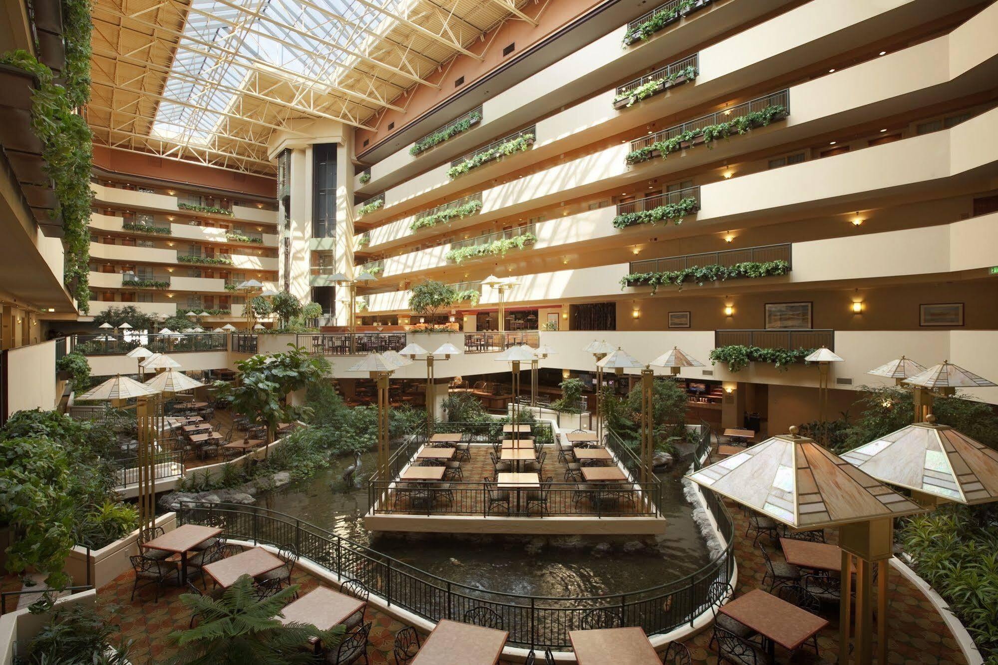 Embassy Suites By Hilton Omaha Downtown Old Market Exterior foto